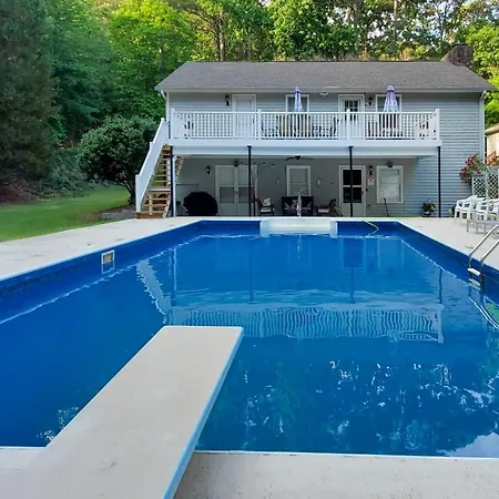 Immaculate Suwanee House With Pool And Game Room!